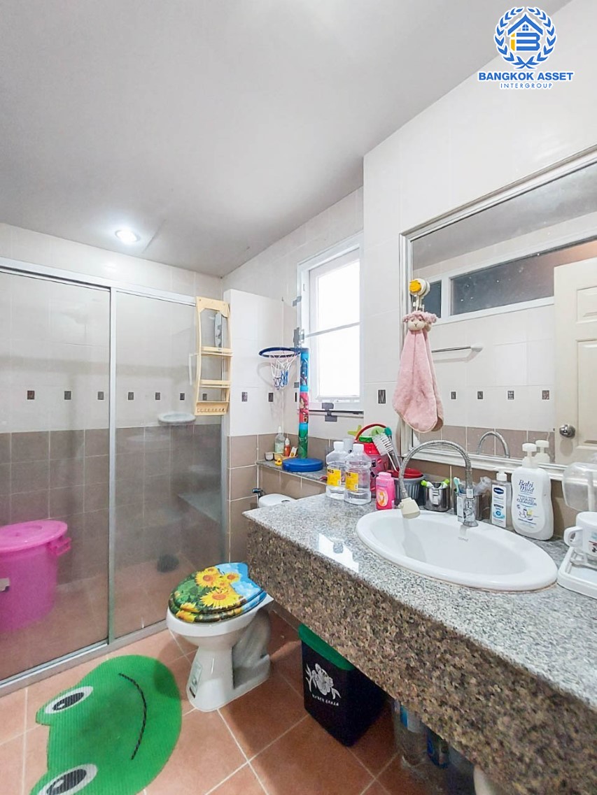 *****ทาวน์โฮมมือสองกรุงเทพฯ ม.ศุภาลัย พาร์ควิลล์ รามอินทรา #หลังมุม เนื้อที่กว้างขวางถึง 33.5 ตร.ว. ฟังก์ชัน 3 ห้องนอน 3 ห้องน้ำ 2 ที่จอดรถ แถมฟรี! 3 เครื่องปรับอากาศ 2 เครื่องทำน้ำอุ่น บนทำเลดี เชื่อมต่อรถไฟฟ้าสายสีชมพู "สถานีลาดปลาเค้า" และทางด่วน